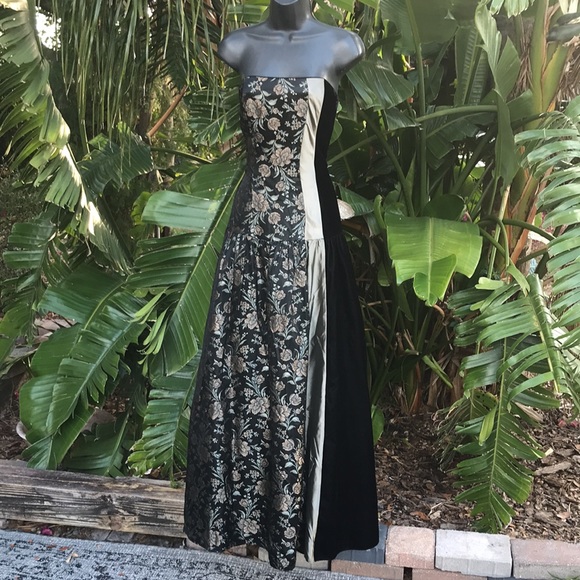 Vintage Jessica McClintock brocade and velvet corset gown - threedaughtersproperties.com Vintage Jessica McClintock brocade and velvet corset gown - threedaughtersproperties.com